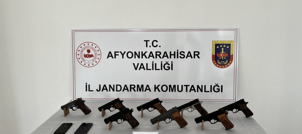Afyon Yolunda Silah Operasyonu: Valizden Cephane Çıktı!