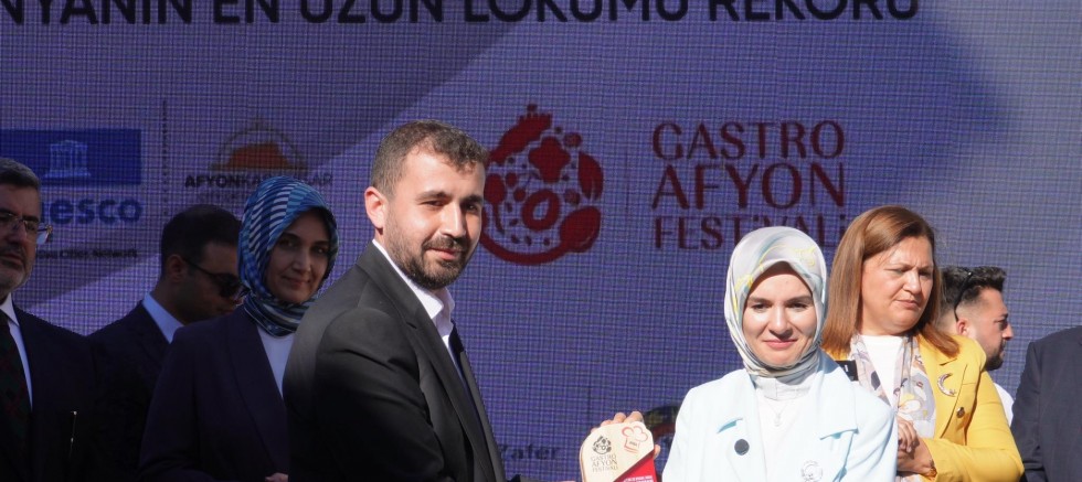GÖNBELER LOKUM’DAN GUINNESS REKORLAR KİTABINA GİREN DÜNYANIN EN UZUN LOKUMU YAPIMINA BÜYÜK DESTEK
