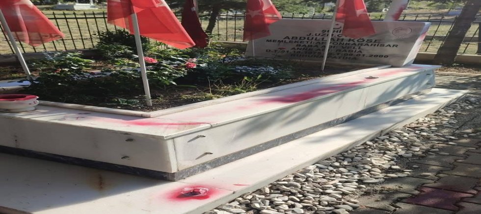 Afyonkarahisar’da Şehit Mezarına Hain Saldırı!