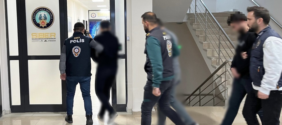 SOSYAL MEDYA ÜZERİNDEN BUNGALOV EV KİRALAMA BAHANESİYLE DOLANDIRAN ŞAHISLAR AFYON’DA YAKALANDI
