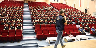 AFYON’DA 4000 ÖĞRENCİ TERÖRLE MÜCADELE HAKKINDA BİLGİLENDİRİLDİ